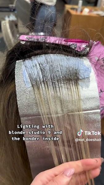 Hair Highlights Blending Technique with L’Oréal Professionnel Paris