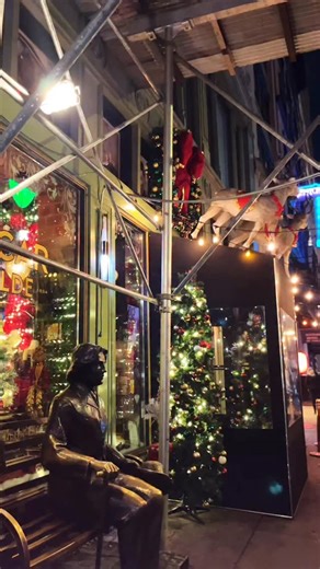 POV: You found the ultimate Victorian holiday bar in NYC 🎄✨ Oscar Wilde is stunning with Christmas lights and decor from floor to ceiling, plus the cutest holiday cocktails 🍸🎅🏼 It is a must visit this holiday season if you love Christmas! 📍 Oscar Wilde, NYC | Girl Meets Long Island