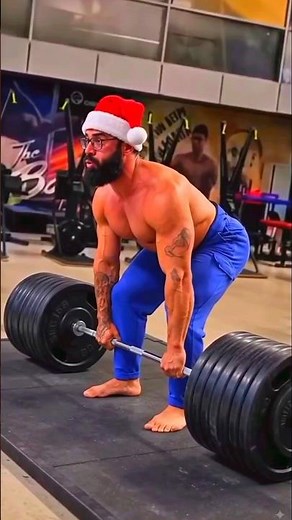 Anatoly’s Insane Training Routine Before His Best Gym Prank🦾 #anatoly #gymprank