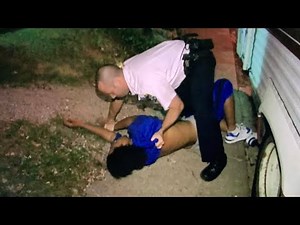 Cops Tv show Cincinnati Ohio. Police chase through neighborhoods. (2007).