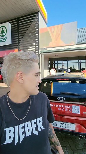 💛Kom maak 'n draai by Shell Kraaibosch hier in George. Alles wat jy nodig het is daar. Lekker mense, kos en Dezembaaaa vibes. Go Shell, go well... #lekker_in_george #localislekker #supportlocal #georgewesterncape #westerncape #southafrica #gardenroute #afrikaans #georgewesterncape #shellkraaibosch #shell #kraaibosch #lekkernikki #houditnetnetjies #thingstodoingeorge #tourism #imstaying | Nikki du Toit