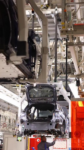 Kickers Emden und Volkswagen verlängern Partnerschaft bis 2028 🚙 Der Sponsoringvertrag als Exklusiv-Partner zwischen dem Traditionsverein und dem Automobilhersteller wurde bis 2028 verlängert. Damit bekräftigen beide Seiten ihr langfristiges Engagement für leistungsorientierten Fußball, regionale Verbundenheit und nachhaltige Nachwuchsförderung. ⚽️ Vielen Dank für Euer Vertrauen 😍💙🤍 #kickers #partner #fussball #familie #nurderbsv #volkswagen | BSV Kickers Emden von 1946 e.V.