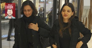 Leyla Tanlar annesi ile birlikte görüntülendi - Magazin haberleri