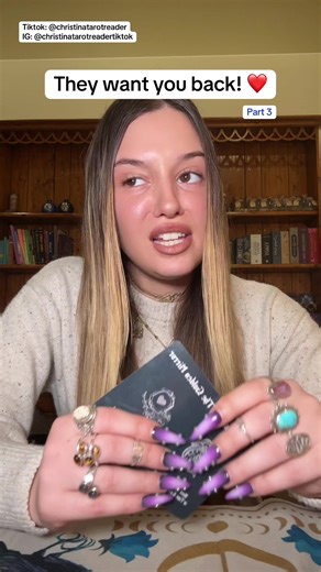 Christina The Tarot Reader ✨💜 (@christinatarotreader)’s video of tarot readings