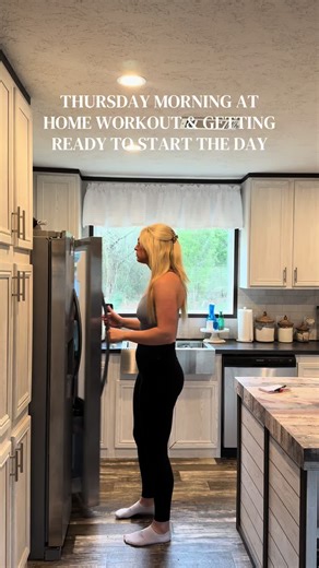 This workout was actually really good🤌🏼 it’s FRIDAY EVE BESTIES #morningroutine #morninginmylife #athomeworkout #workoutathome #spendthemorningwithme