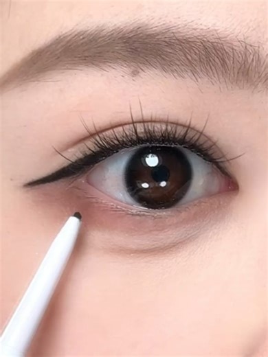 Cute and Easy Eye Makeup Hack Step by Step Makeup #shorts #makeuptutorial #cute #makeuphacks #hacks