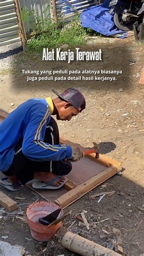 Tanda Tukang Bekerja Sesuai Standar
