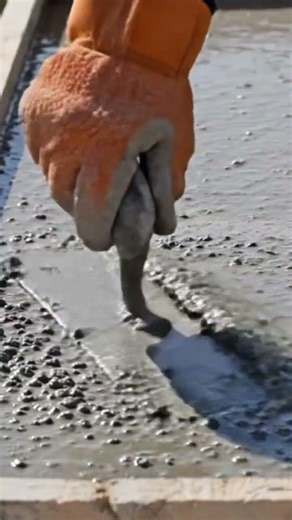filling cement into a slab #cement #construction #satisfyling #shortvideo #shorts #fyp