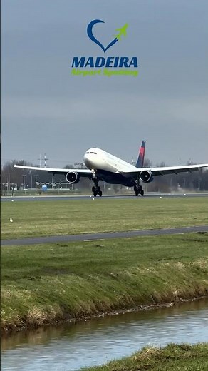 Super butter landing of Delta Airbus A330 at Amsterdam Airport
