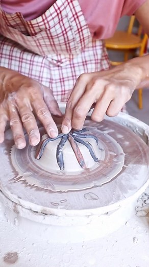 How to throw a marbled mug ❤️ ••• Follow @huohuaceramics for more! | The Ceramic School