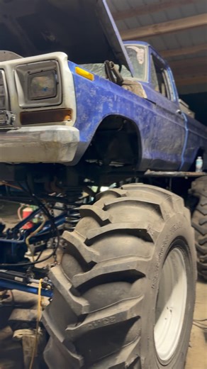 SCS case tacked in its new location! Bout to be ripping 😎 #79ford #szcustoms