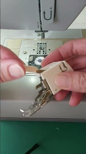 Walking foot, how to install and how to use it for quilting. #sewing #quilting #sew #textileart