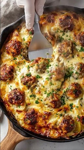 Cheesy Meatball and Scalloped Potato Skillet Casserole #elisedeliciousbites #recipe #cooking