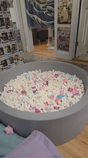 Fuffy Ferrets on Instagram: "Duckie may be part graboid! 🦆🐇💨 . . Exclusive Videos on our Patreon! 💖 Ferret Sleep & Macaroni Cam on Tvvitch 11pm-11am . #Ferrets #nuggettheferret #vvaffles #cheepgoyeet #mochitheferret"