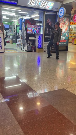 表情很敬業 #地下街 #跳舞 #路人视角 #舞力全開 #BTS