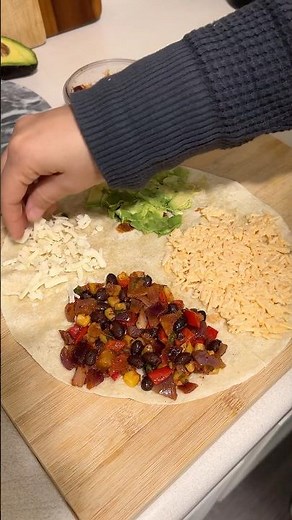 Easy Veggie Wrap Recipe | Tortilla Fold Hack 🥙