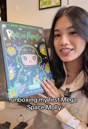 Unboxing Rick & Morty Mega Space Molly Collectible