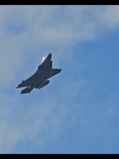 F35 SHOWING ITS MOVES..#FIGHTERJET #AVIATIONLOVERS #MILITARY #AIRCRAFT #F35 @mumma bear @Ade-aviation @S.C photography @Billynickev @earls_epic_adventure @power planesuk @aerowarriors @Archie 666🇬🇧🇬🇧 @Aviationgirlie✈️🏴󠁧󠁢󠁷󠁬󠁳󠁿 @Aviation Channel No.1 @Black Cat Aviation @DJ PYRO @fotos @Jelte @Jake Paul @gazbudgie @kevaviation001