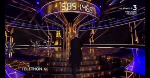 M Pokora chante « Tombé » sur le plateau du Téléthon ! On adore ce remake du clip !!! 🤩🤩🤩 La suite ici > https://www.instagram.com/p/CIY-miCAkNY/?igshid=h97g93vmx38p | M.Pokora Fan Club Officiel Belge
