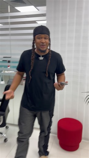 4.5K reactions · 28 shares | Les potes des mecs riches en font toujours trop  Franchement ça fait une semaine et j’apprends beaucoup sur le e-commerce pour la sortie de mon site @plugunivers qui arrivera en Novembre. Merci à @marcuuslawrence qui me donne beaucoup de force et qui me coach comme il se doit. | Baloo | Facebook