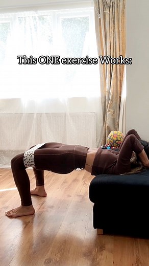 Ladies, Mamas. YOU have to try this exercise AFTER my corset abs—- 🔥🔥🔥 glute bridge on your sofa with a resistance band YES PLEASE! 💻 I can’t wait to teach this to you in my subscription hub! 🍑💪🏼 Week 1 Starting soon 👁️ #corerestore #glutes #sofaexercise #resistanceband #deepcore #coresetabs #pelvis #HipStrength #thighexercises | Kimmyfitness