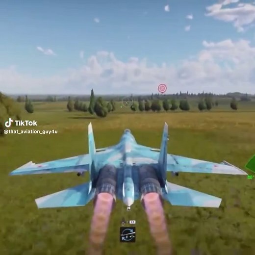 Explore the Sukhoi Su-33 in War Thunder Gameplay