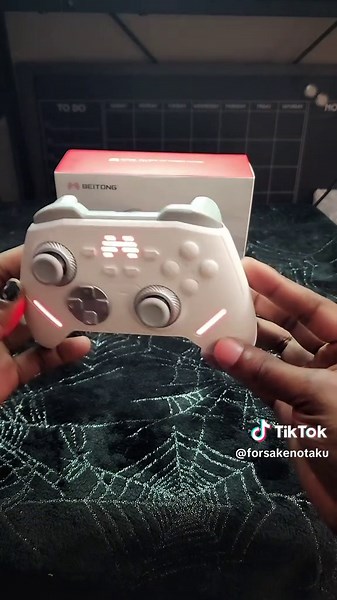 LET'S CHECK OUT @BEITONG_Official KP40 Elite Wireless Controller !!! This controller features the world's first TMR damping adjustable joysticks! Which provides YOU! With precise inputs & control with your aim. Amazon Link: https://www.amazon.com/dp/B0F1CNHTXW #beitong #beitongkp40 #forsakenotaku #voiceover #voiceactor #voiceacting