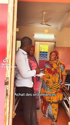 Je viens de tomber sur le compte tik tok de ce monsieur il s’appelle Seydina Oumar. il aide des dizaines de personnes pour les achats d’ordinance. Son vidéo avec la femme Mareme « Qu’Allah lui accorde le paradis » est tellement touchant 🥹