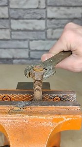 Definitely remember this trick... How to easily and quickly unscrew a rusted nut 🧑‍🔧🔩⚒️🔧👍 . . . #reelsfb #toolstour #5minutescraft #dailylifehack #tooltips #diytools #lifehacks #tictok #lifehack | Tools Hack