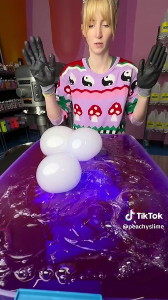 Is there anything more satisfying than those bubble pops?! 🥰 - if you like slime, remember to check out our restock on Friday!