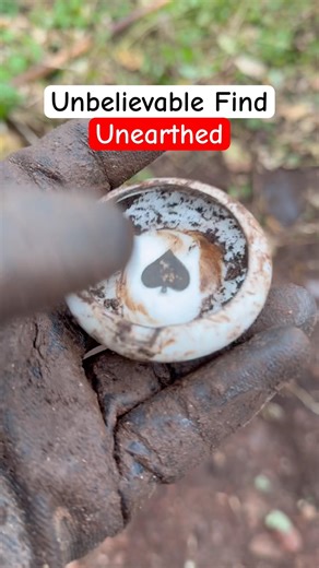 Anyone Know What i Found? Archaeology Digging Antique Bottles 🔥 #shorts #vintage #history