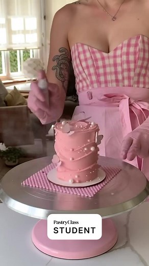 PastryClass Student, who’s already a professional pastry chef, discovers passion, growth and success through our learning journey. Now, it’s your turn! 👉🏻 @pastryclass Like @brulee.baking, you too can enroll in our Vintage Cakes class and turn your pastry skills into success. 🫶🏻✨