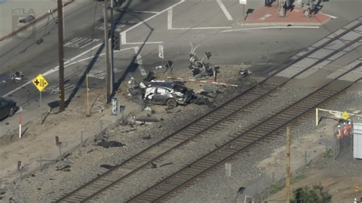 Woman killed, 4 injured when Metrolink train crashes into car in Los Angeles County