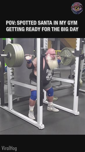 Santa squats 500lbs to get ready for Christmas | Bright Side