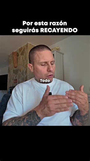 🚪Tienes que dejar todo el entorno tóxico Porque es muy difícil construir una vida nueva rodeado de lo que te mantiene atrapado en la antigua. Las mismas personas. Los mismos lugares. Las mismas rutinas. Los mismos resultados. Muchas veces no es falta de fuerza de voluntad. Es que sigues exponiéndote cada día a lo que te empuja a volver atrás. Y llega un momento en el que tienes que elegir. Entre proteger tus relaciones de siempre… O proteger tu futuro. Porque no todo el mundo va a entender tu c