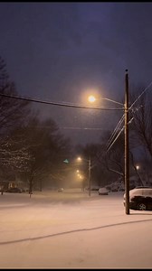 ⚡❄️ RARE THUNDERSNOW ERUPTS IN MARYLAND ❄️⚡ Lightning Strikes as Snow Falls This is THUNDERSNOW — one of the rarest and most intense winter weather phenomena on Earth. In Glen Burnie, Maryland, a powerful winter storm became unstable enough to produce lightning and thunder while heavy snow was falling, turning a quiet night into a rare atmospheric event. During thundersnow, snowfall rates can suddenly surge to 2–4 inches per hour, visibility can collapse in seconds, and thunder sounds eerily muf
