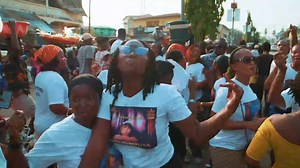 House of Stars season one winner Hawa Tombo storms the city of Bo after her victory at the just concluded House of Stars reality TV show. Hundreds of fans were in a jubilant mood during the homecoming of their Star after being away for months. ©️House of Stars | House of Stars - official