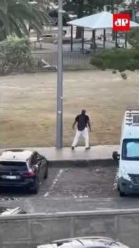 Pedestre desarma atirador durante ataque terrorista na Austrália #shorts