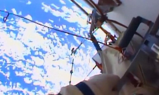 Cosmonauts step outside International Space Station to clean the windows - video