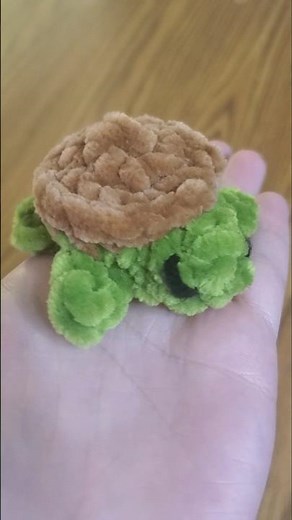 Easy mini sea turtle amigurumi crochet - Beginner friendly plush!