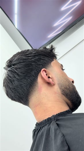Expert Barber Techniques for a Clean Lineup