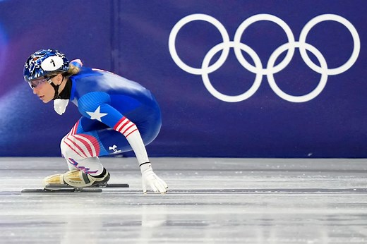 Kristen Santos-Griswold advances, Corrine Stoddard falters in short-track speed skating