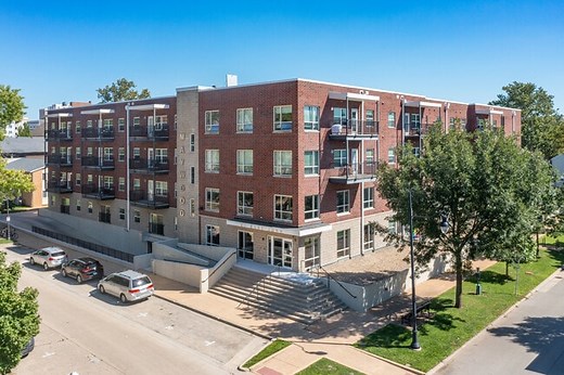 Maywood Apartments in Champaign, IL | ApartmentHomeLiving.com