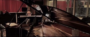 J’ai eu le bonheur de chanter avec Nicole Croisille il y a quelques années grâce à Claude Lelouch et Francis Lai. Je pense très fort à la grande artiste qu’elle était, aujourd’hui. Calo | Calogero