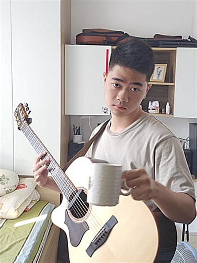 Stay Hydrated While Practicing Guitar