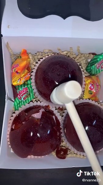 How I made the snack bombs, I always like to munch on more than one snack 😅#snackbombs #howto #sweettooth #vdaygift #dessert #stepbystep