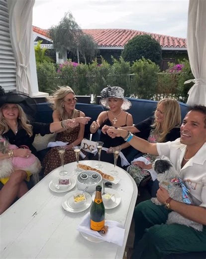 Gale Brophy on Instagram: "Caviar Bumps & Champagne at Polo 🥂 Yes… some foods are meant to be eaten with your hands — but caviar has traditionally been paired with blinis or toast points and other accoutrements. However now there’s a trendy and fun way of savoring those delicious sturgeon eggs without the extra calories. By spooning the roe directly on to your hand everyone can enjoy, Caviar Bumps! The interaction w/ Ro-Mina was never about culture, country, or where anyone comes from. I