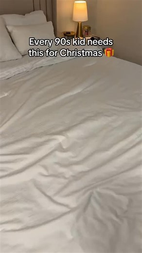 Warning: this projector may cause • sudden Mario flashbacks • uncontrollable button-mashing • friends refusing to leave your house It’s portable, bright, and stupidly fun. Retro gaming is officially back. 🎮🔥 #GamerLife #RetroVibes #GamingSetup #TinyProjectorBigFun #OldSchoolGames | Retro Cast