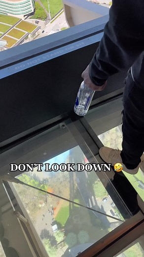 Devon Witherspoon’s key to surviving the Space Needle 🤣 #seahawks #nfl #devonwitherspoon #spaceneedle