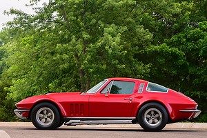 Flared Big-Block 1965 Corvette is 1970s Perfection